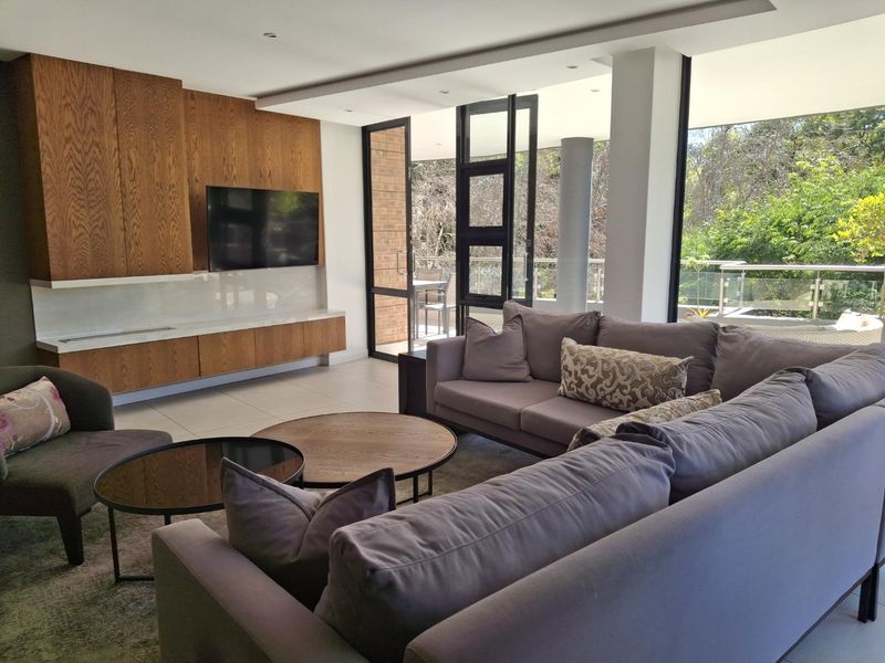 AN EXQUISITE THREE BEDROOM FURNISHED APARTMENT - Photo 3