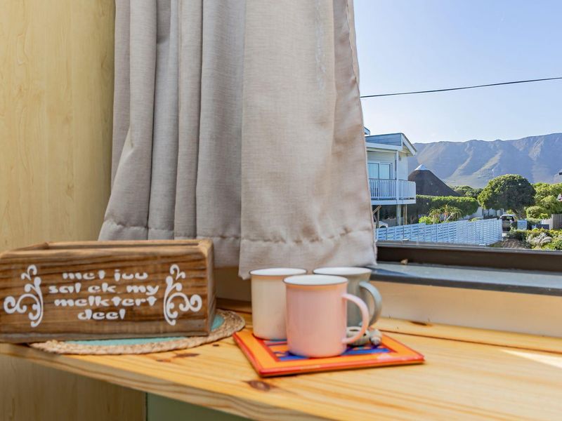 Affordable coastal living with sea and mountain views - Photo 3