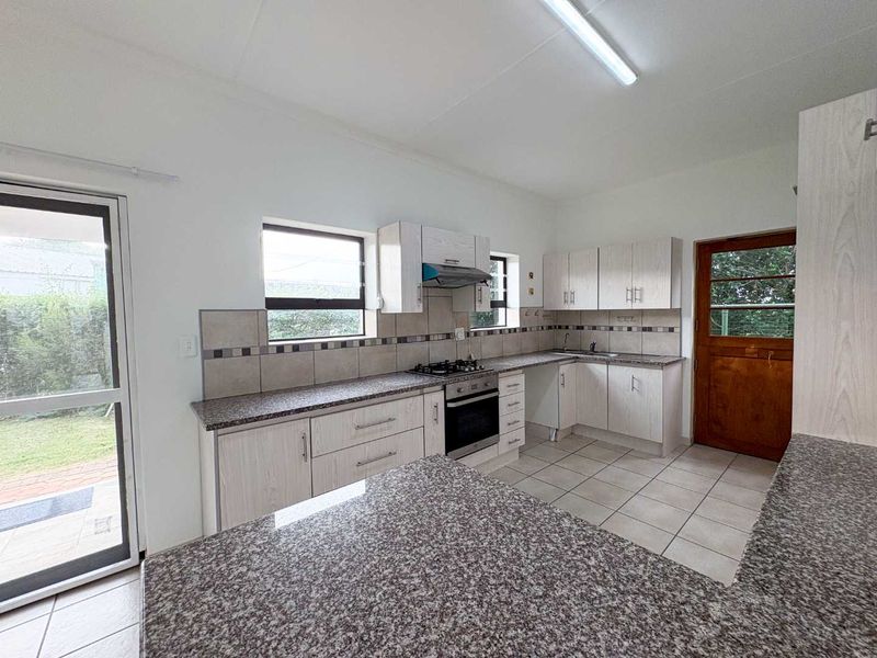 Safe and serene coastal living - Stilbaai-Wes. - Photo 10