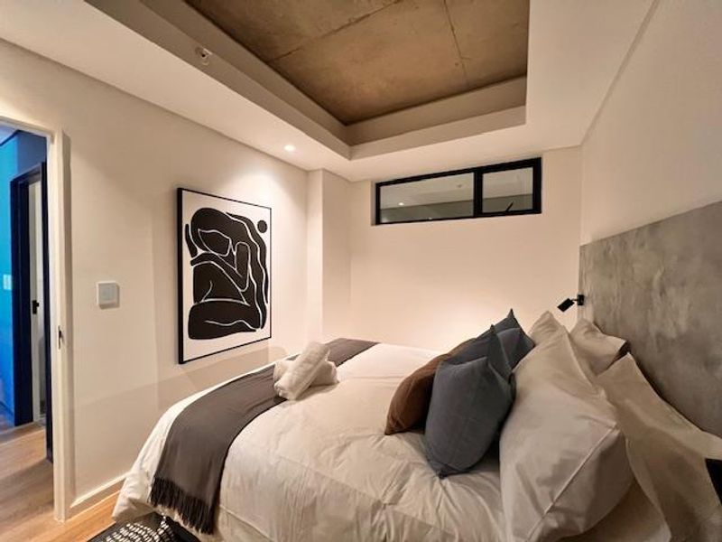 Brand new Modern, Luxury apartment - Photo 3