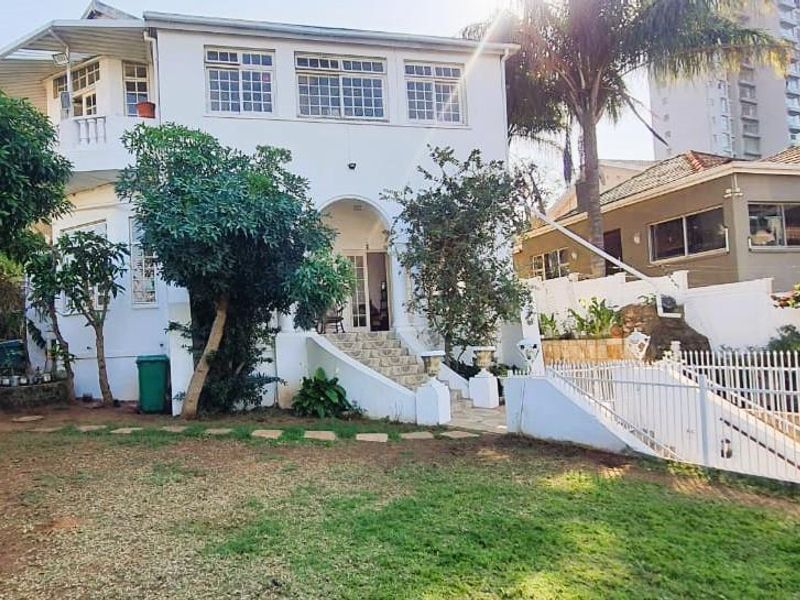 Stunning Double-Storey House with City and Sea Views in Musgrave - Photo 9