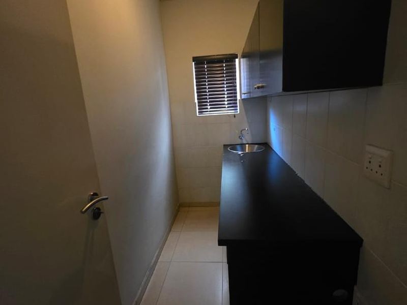 Centrally Located Offices TO LET - Photo 10