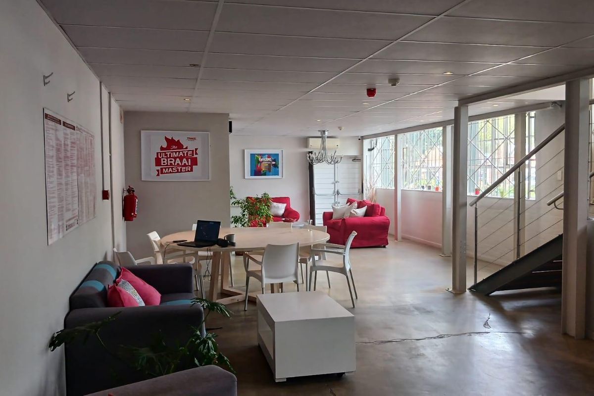 Commercial property for sale in a secure business park with great potential - Photo 3