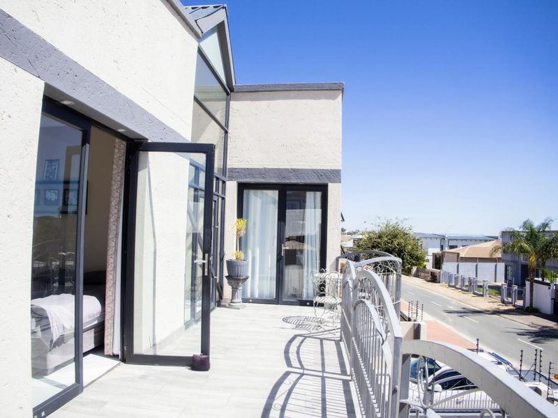 🏠 5-Bedroom Family Home close to WHK Gymnasium School - Photo 10