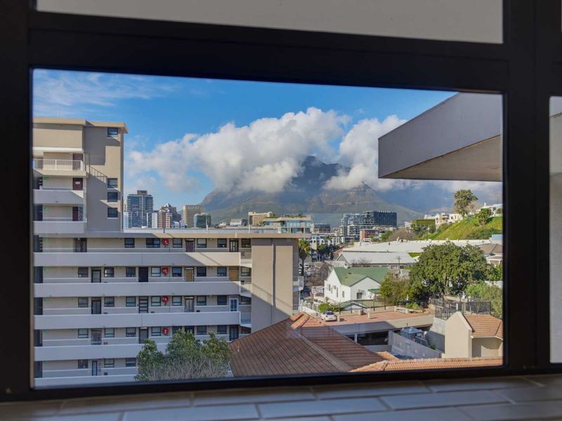 Top floor modern apartment with outstanding views - Photo 9