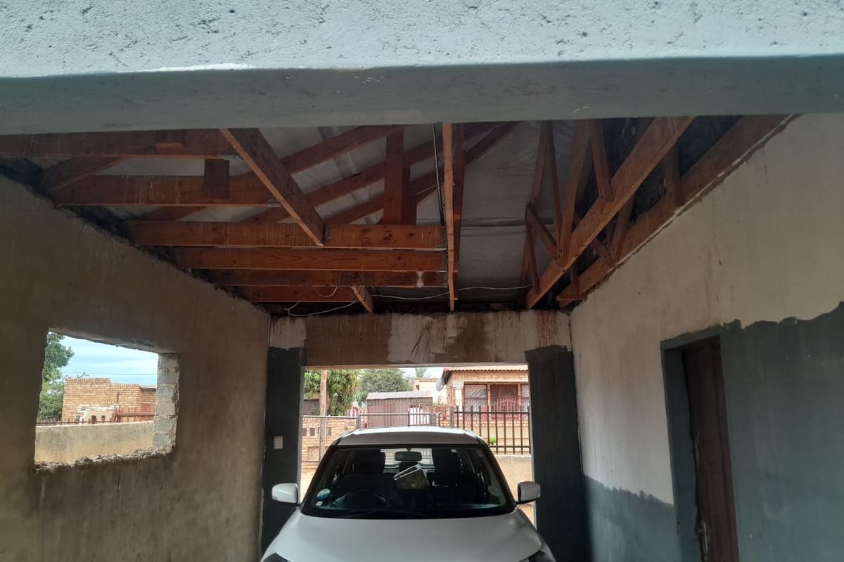 2 bedrooms house for sale in Soshanguve P - Photo 5