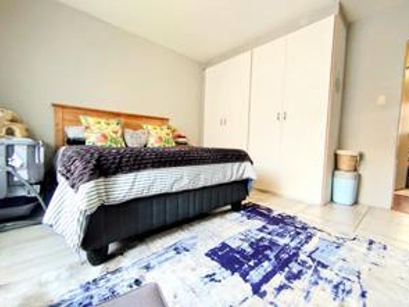 Lovely Ground Floor Unit Now Available For Sale in Malachite Mews. - Photo 8