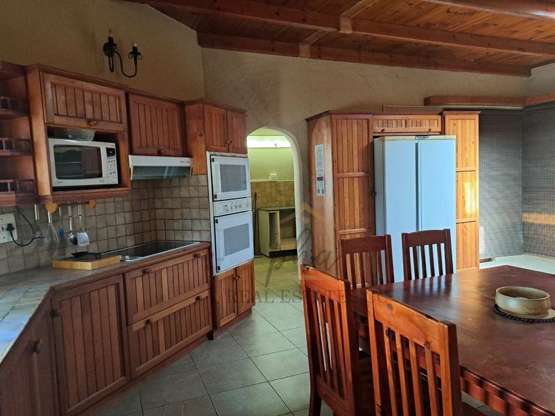 5 Bedroom family home with flatlet for sale in Walvis Bay selling for N$4.7 mil - Photo 8
