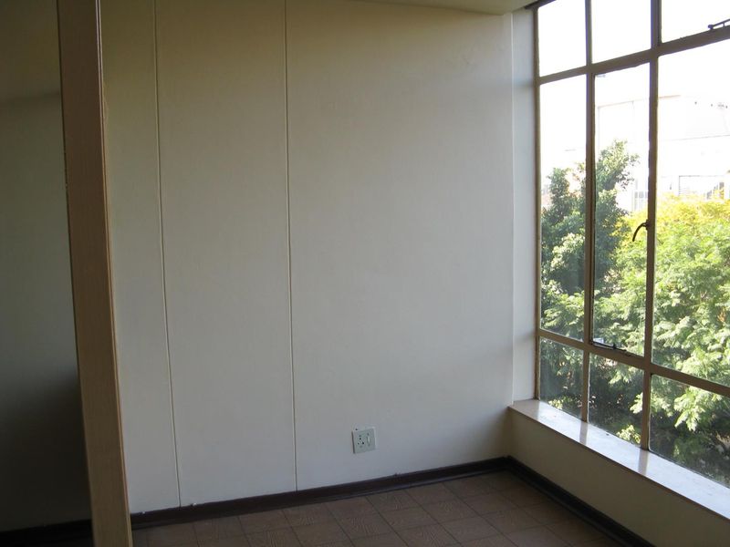 BACHELOR FLAT TO RENT IN SUNNYSIDE - Photo 8