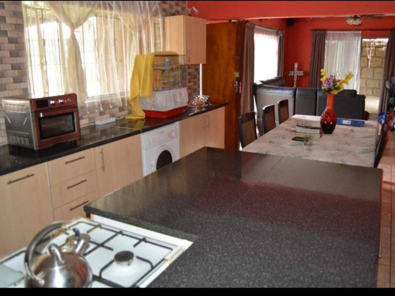 Family Home for Sale with Flatlet - Photo 7