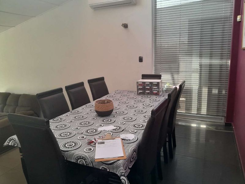 Modern well established 3 Bedroom family Home - Photo 5