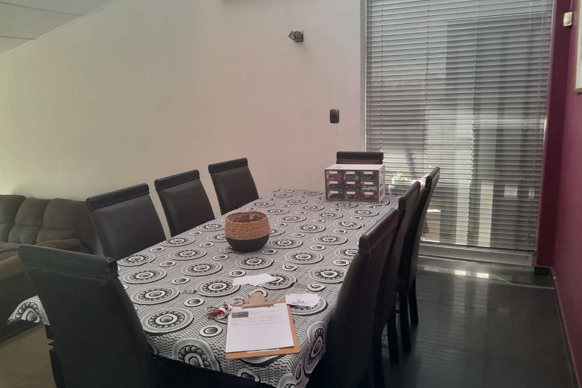 Modern well established 3 Bedroom family Home - Photo 5