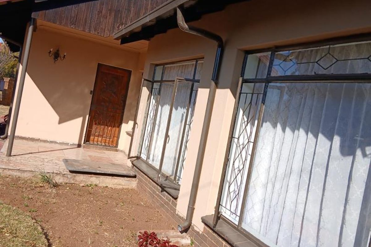 LOCATION LOCATION LOCATION!!! Charming Home with Space to Expand and Entertain!!!!! - Photo 5