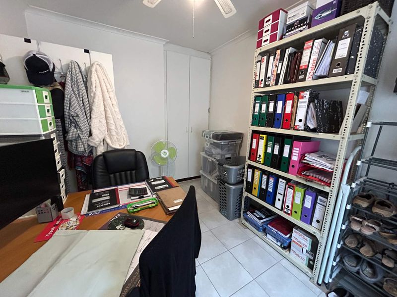 Charming Townhouse in a Well-Managed Complex - Photo 9
