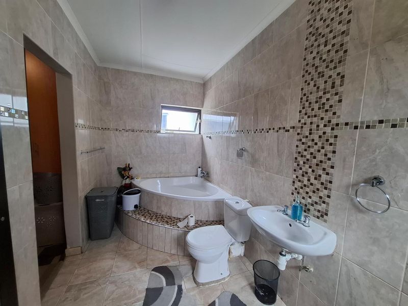 2-Bedroom Double Storey Freestanding House + 2 rooms outside( Income generating) - Photo 9