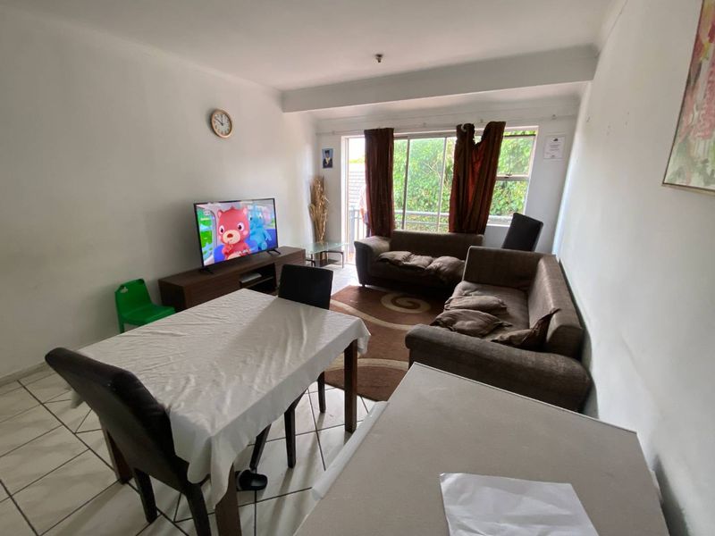 2-Bedroom Apartment in Wynberg (60m2) - Renovation Opportunity - Photo 7