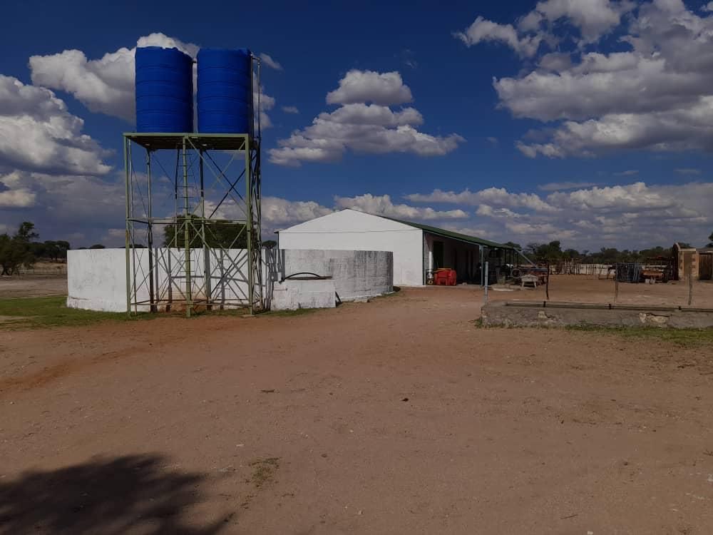 Dam with extra tanks