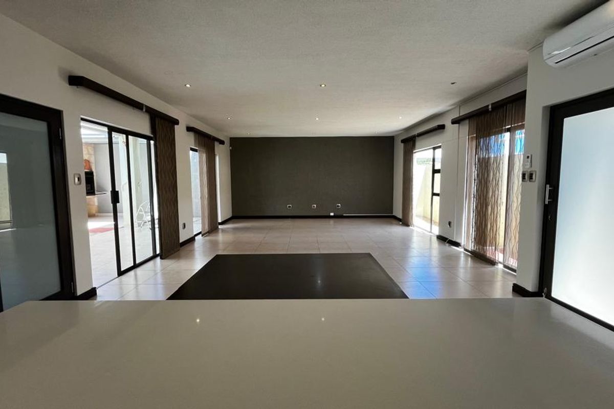 Exclusive Townhouse For Sale - Photo 4