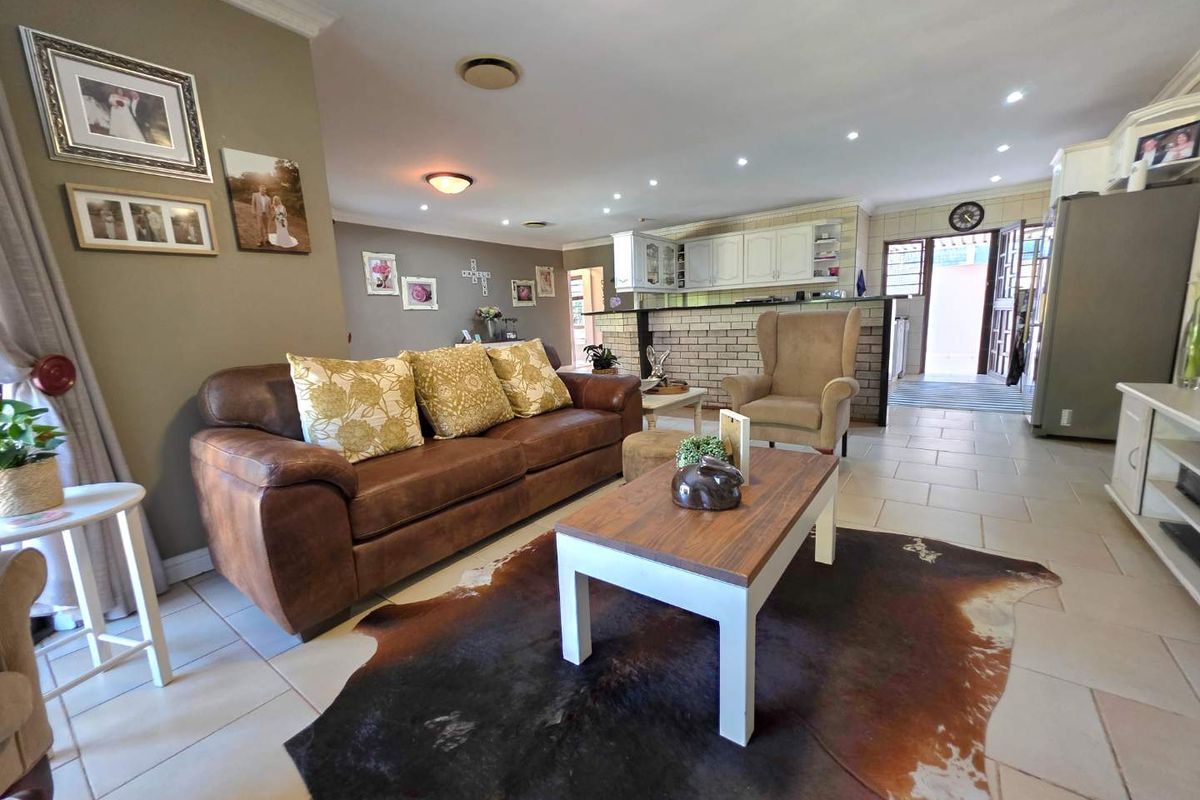 Prime Position 4 Bedroom Winston Park Home - Photo 3