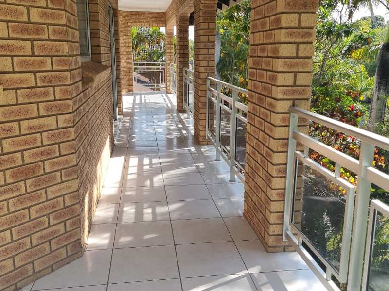 Gorgeous Spacious Family home - Photo 2