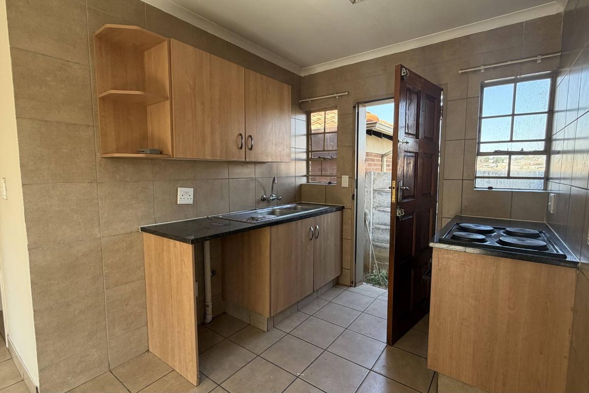 Start Smart in This Beautiful 3 Bed, 2 Bath Home - Photo 3