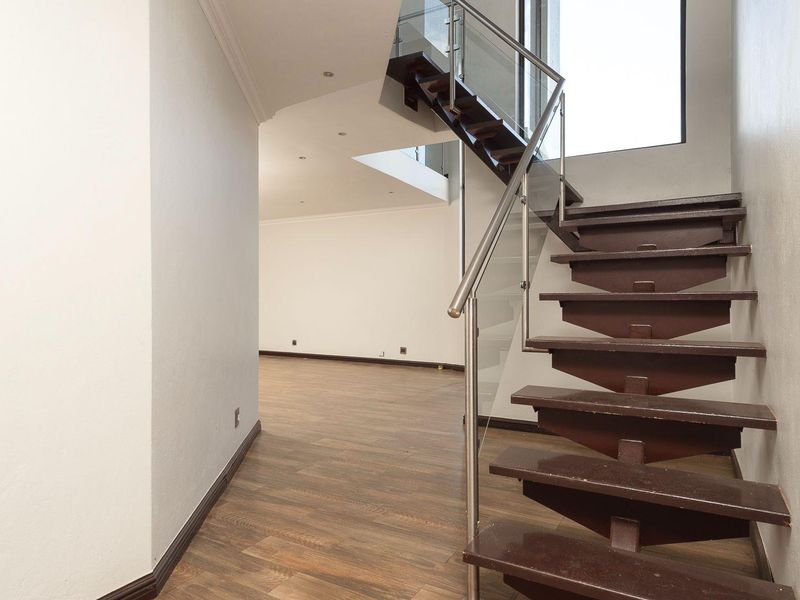 4 Luxury Bedrooms home For sale - Photo 2
