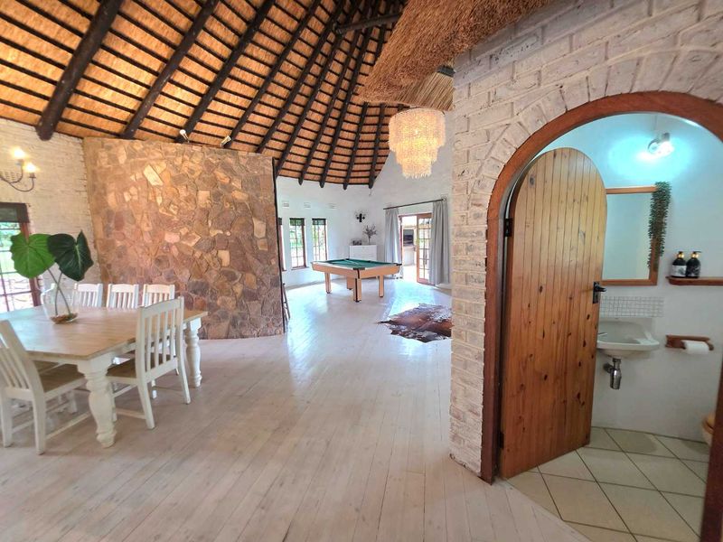 Large 4 Bedroom Family Home in Schooling Suburb of Hillcrest! - Photo 10