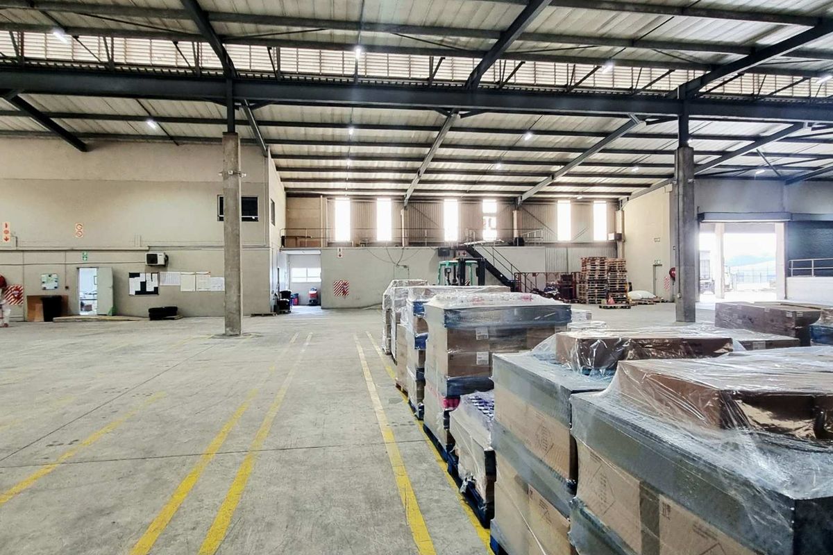 1,873m2 warehouse with dock-level access, yard, and N2 visibility | Available Aug 2025 in Durban North’s logistics zone - Photo 4