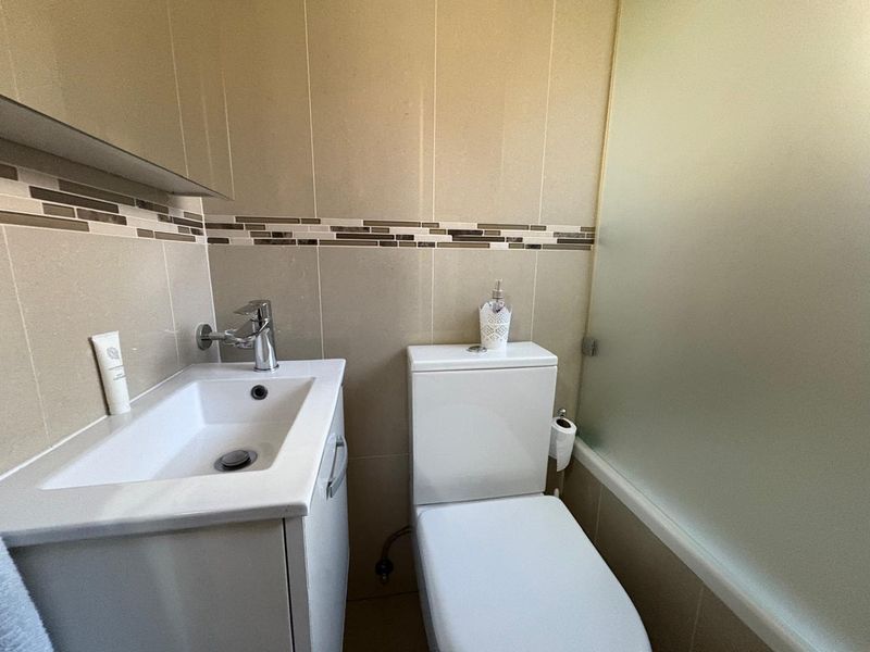 Renovated Garden Apartment in Prime Morningside Position - Photo 8