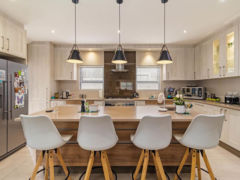 RARE FIND IN SAGEWOOD ESTATE - Photo 4