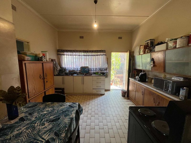 Sturdy 3-Bedroom Family Home in Die Rand - Photo 4