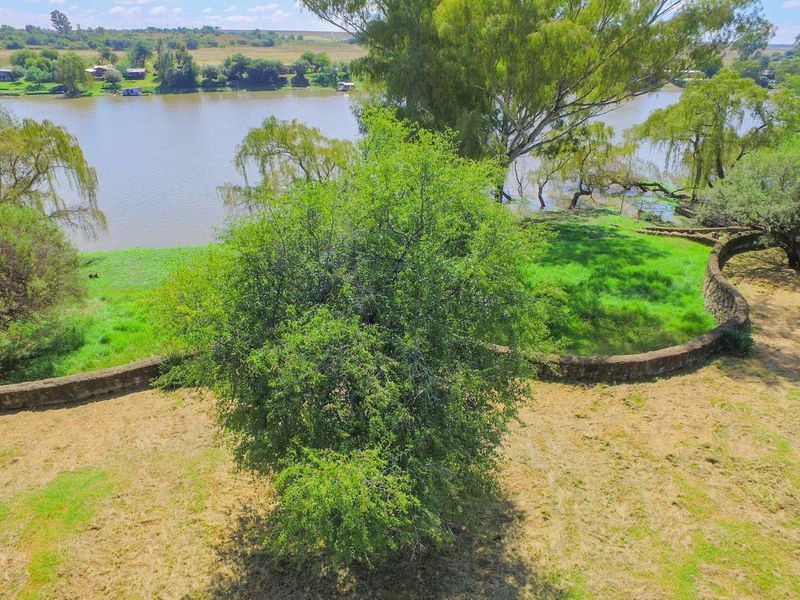 2 Houses, 2 Cottages on 2 Properties on the Vaal River - Photo 7