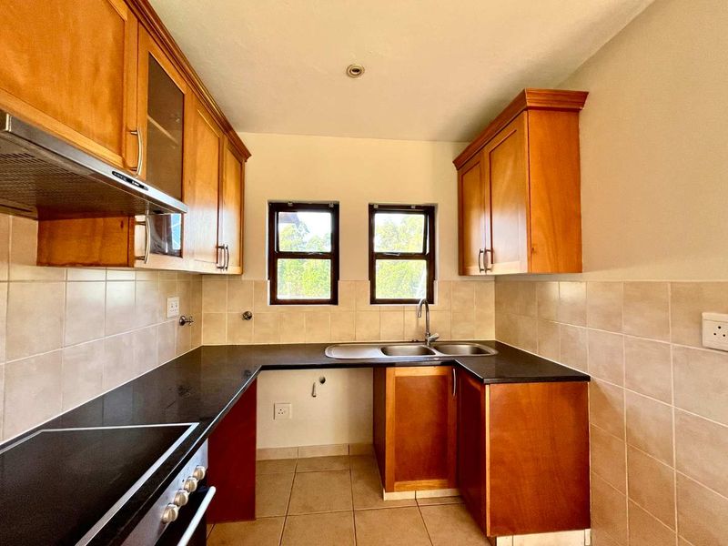 Charming 2-Bed Townhouse in Sought-After Plantations Estate - Photo 4