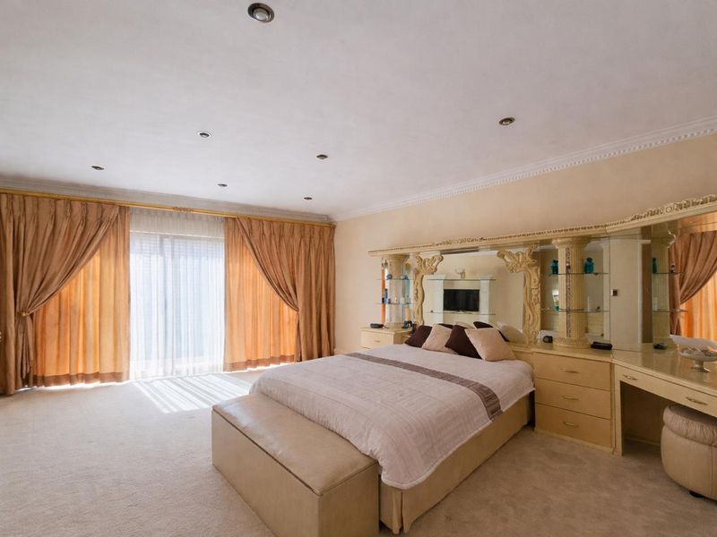 LOCATION LOCATION LOCATION Prime School-Side Location Meets Luxury Living - Photo 5