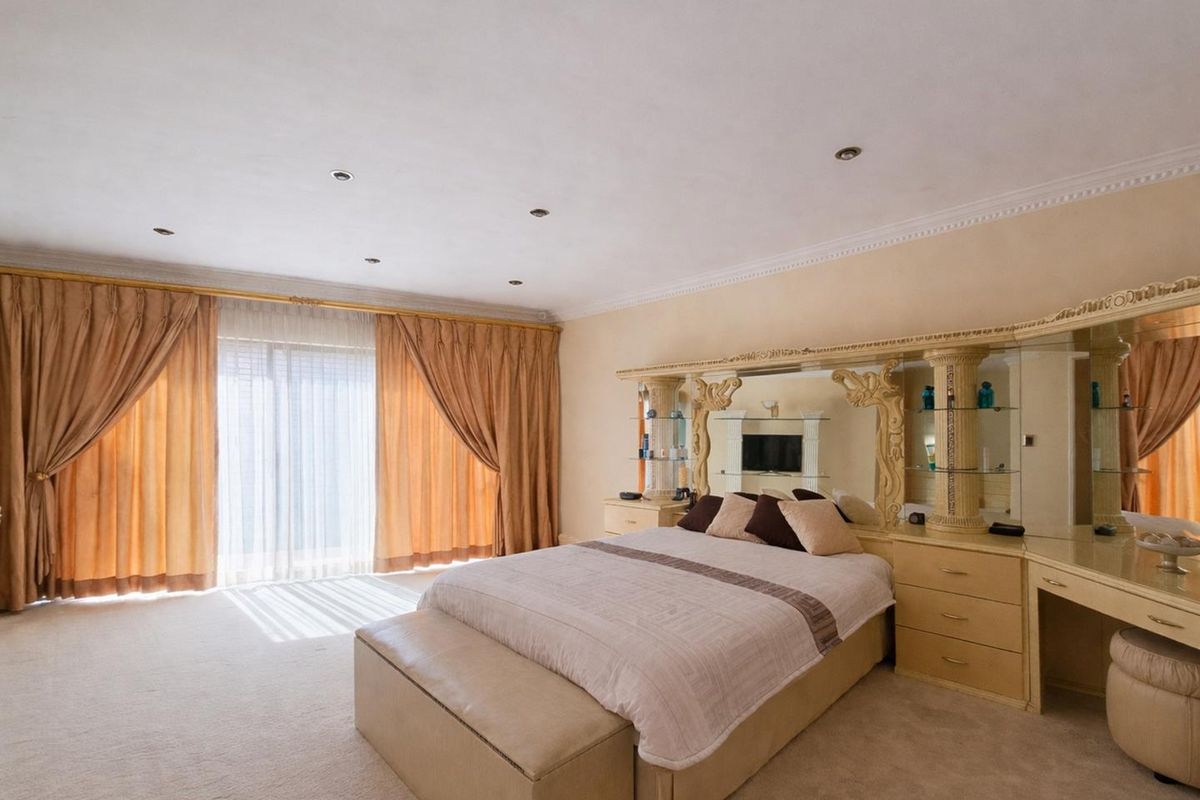 LOCATION LOCATION LOCATION Prime School-Side Location Meets Luxury Living - Photo 5