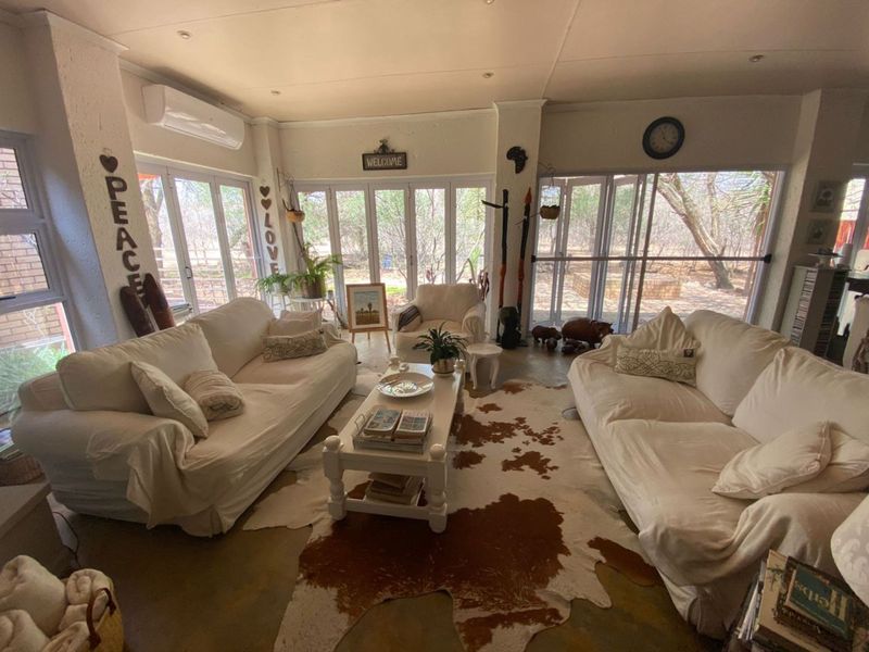 Tranquil Living In The Bushveld - Photo 10