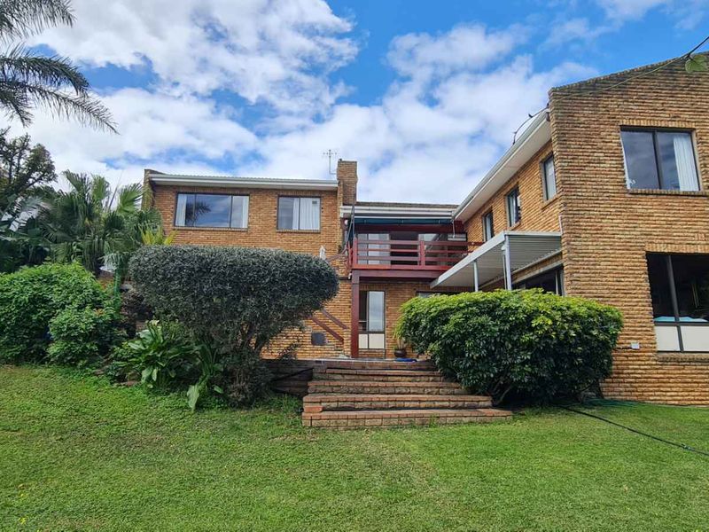 Versatile Family Home & Investment Gem – 3 Self-Contained Flatlets, Stunning Views in Plattekloof - Photo 2