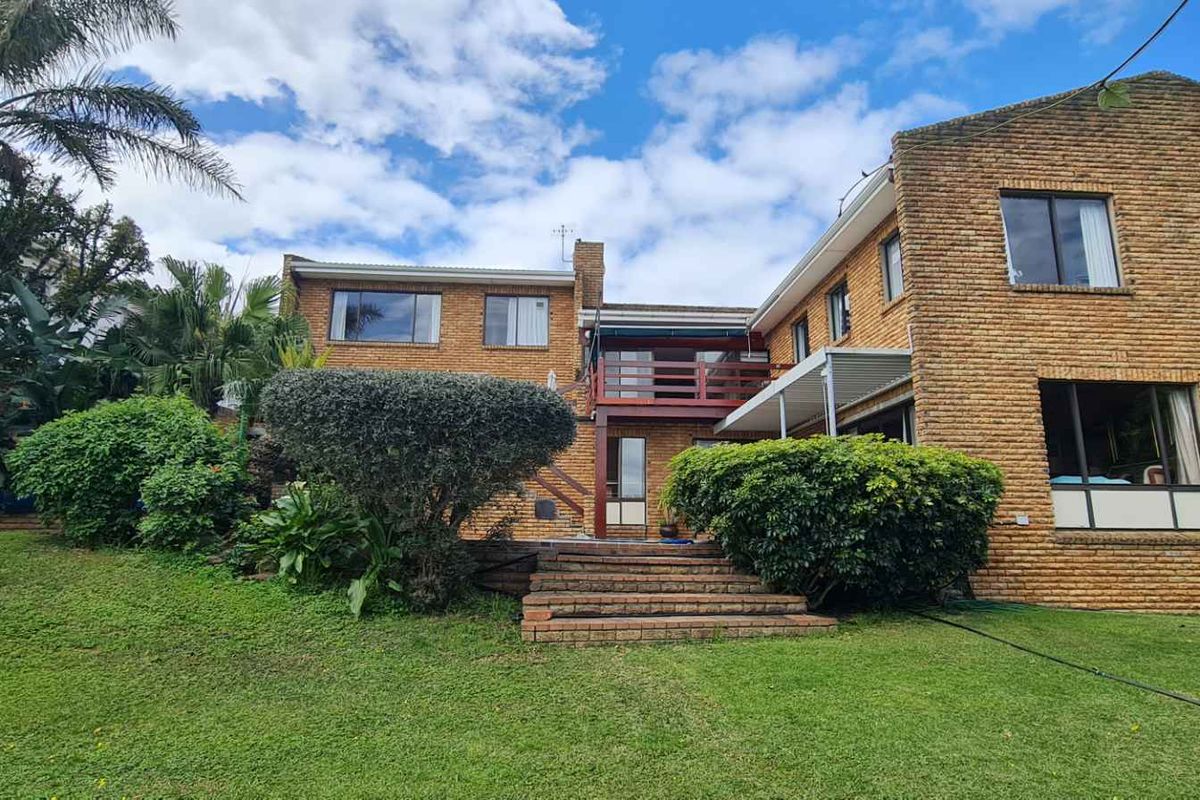 Versatile Family Home & Investment Gem – 3 Self-Contained Flatlets, Stunning Views in Plattekloof - Photo 2