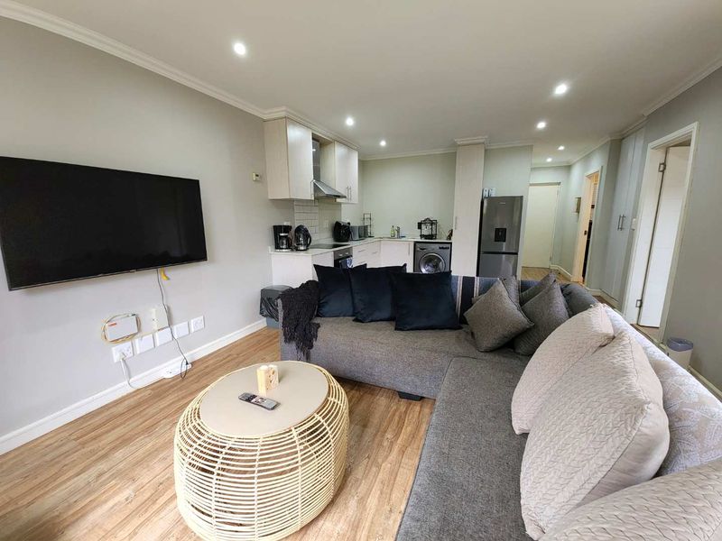 Two Bedroom Ground Floor Unit TO LET in Emberton Estate! - Photo 4
