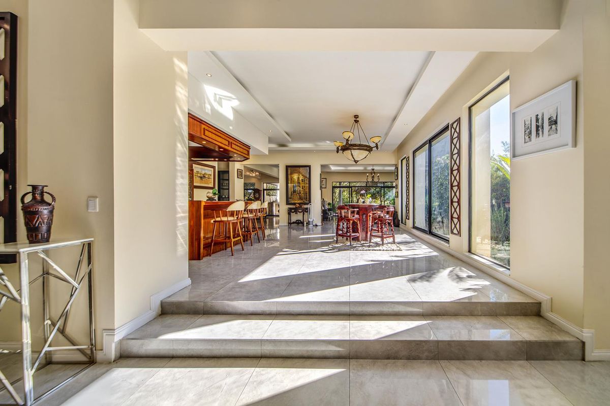 Indulge in the ultimate entertainment experience with a spacious bar and rooftop area - Photo 4