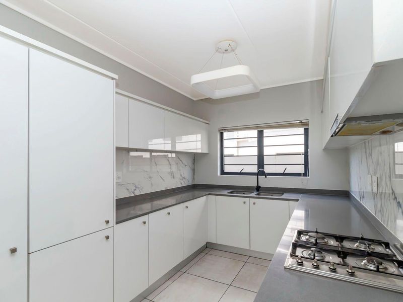 Well maintained, lock up and go ground floor - Photo 8