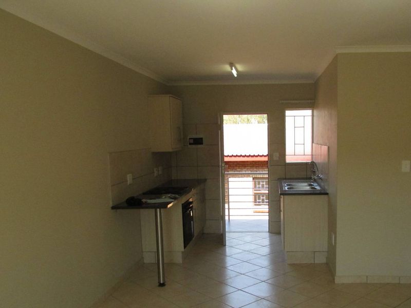 2 BEDROOM FLAT TO RENT IN PHILIP NEL PARK - Photo 5