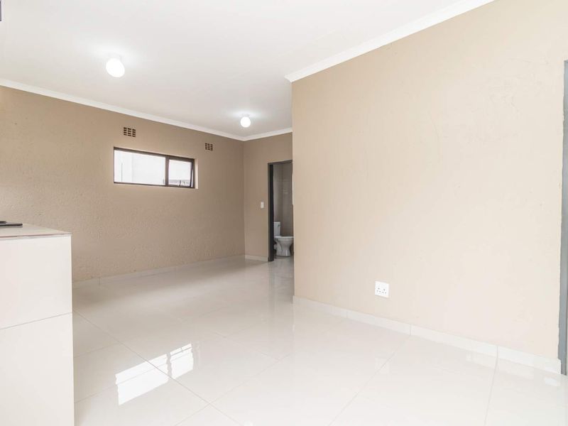 Lovely 1-Bedroom Cottage to Let in Hurlingham Manor - Photo 8