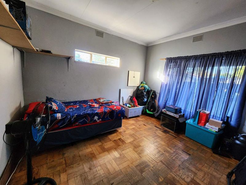 Family Haven with a Private Flatlet and Lush Garden - Photo 10