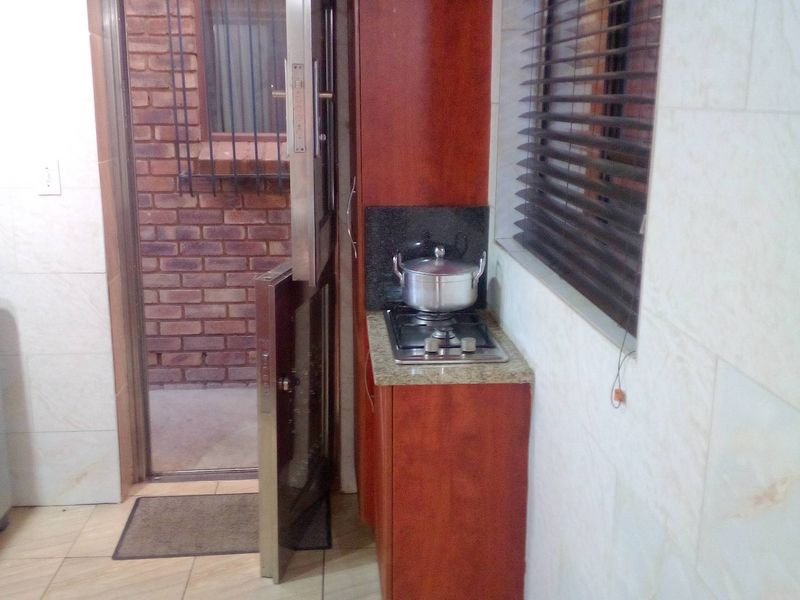 LUXURY AT ITS BEST!! PRICE NEGOTIABLE - Photo 3