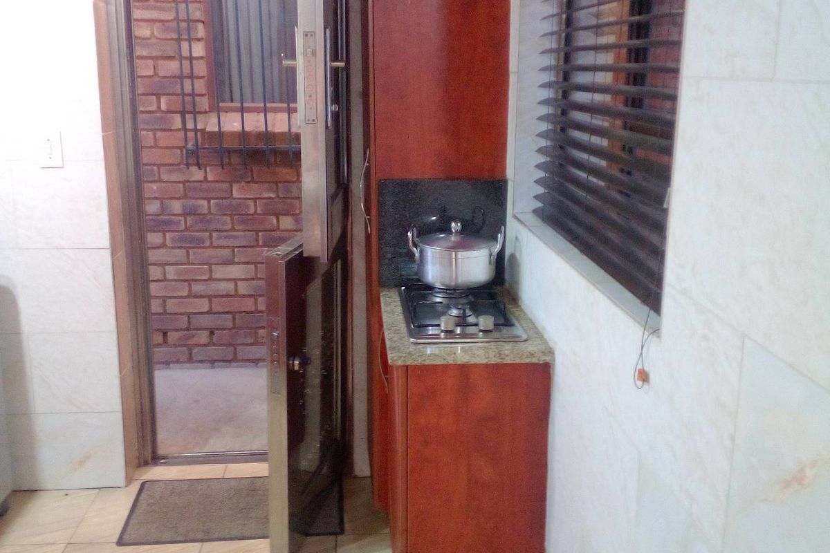 LUXURY AT ITS BEST!! PRICE NEGOTIABLE - Photo 3