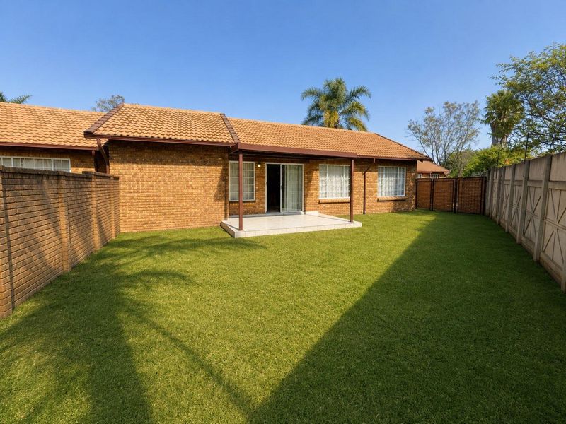 Modern 2 Bedroom Home with Large Private Garden - Photo 2