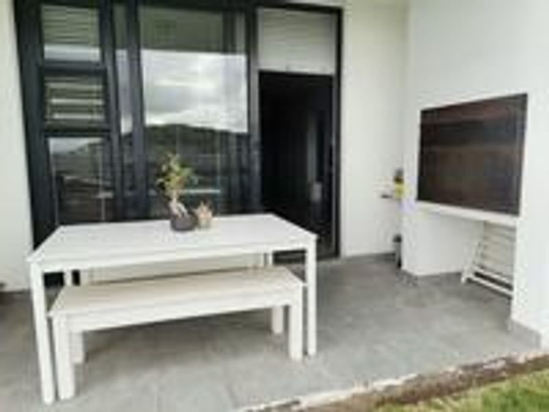 Pet-friendly paradise: Secure ground floor unit - Photo 3