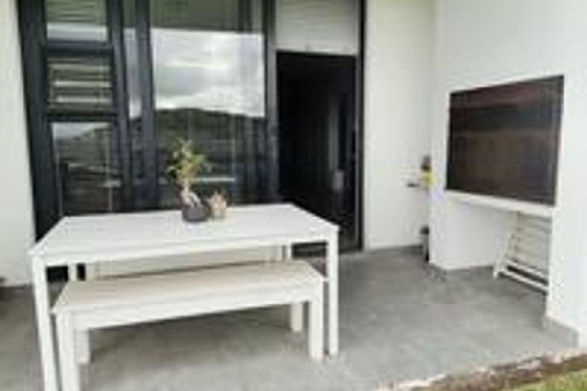 Pet-friendly paradise: Secure ground floor unit - Photo 3