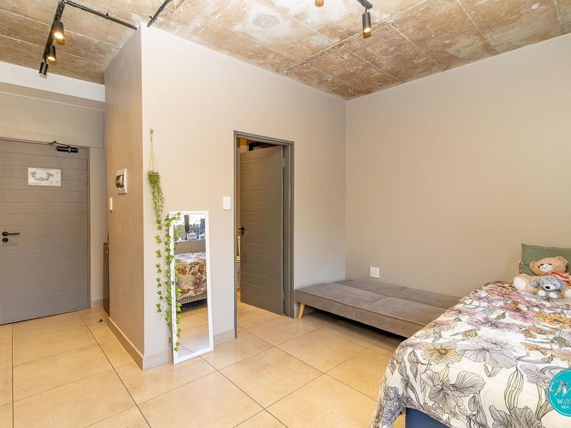 Garden Studio Apartment – Ideal Investment or Lock-Up-and-Go Lifestyle! - Photo 6